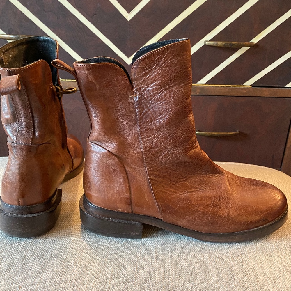 Tobbaco leather ankle boots